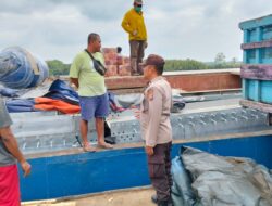 Jaga Keamanan Kawasan Pelabuhan, Personel Polsek Sampaikan Pesan Kamtibmas dan Utamakan Keselamatan Kerja