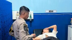 Respon Cepat Layanan 110, Pamapta Polres Sekadau Evakuasi Pasutri Sakit ke RSUD