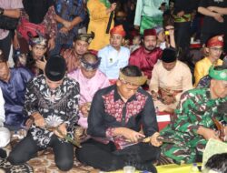 Mewakili Kapolres, Wakapolres Ketapang Hadiri Tradisi Pencucian Senjata Pusaka Tanah Kayong Di Pendopo Bupati Ketapang