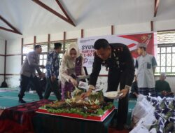 Waka Polres Ketapang Gelar Syukuran Hari Bhayangkara Ke-80 bersama anak – anak Santri di Ponpes An-Nawawi