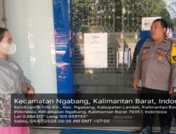 Aksi Humanis Bhabinkamtibmas di Depan ATM Ngabang! Ingatkan Ibu-Ibu Soal Modus Kejahatan, Warga: “Kami Jadi Merasa Aman”