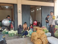 Bhabinkamtibmas Polsek Benua Kayong Sambangi Warga, Sampaikan Pesan Kamtibmas dan Ajak Jaga Kondusivitas Lingkungan