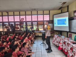 Bhabinkamtibmas Berikan Penyuluhan di SMPN 1 Jelimpo, Tanamkan Disiplin dan Cegah Kenakalan Remaja Sejak Dini