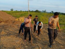Sinergi Polsek Sekadau Hilir dan Petani Wujudkan Lahan Jagung Produktif di Sungai Ringin
