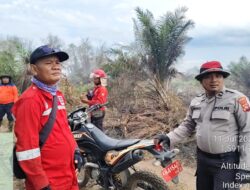 Polsek Matan Hilir Utara Bersama Manggala Agni Dan Warga Lakukan Pemadaman Kebakaran Lahan