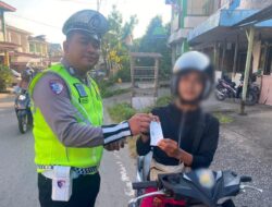 Satlantas Polres Sekadau Tindak Empat Pelanggar, Pelajar Tanpa Helm Terjaring ETLE