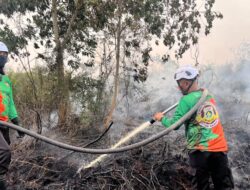 Patroli Karhutla Dit Samapta Polda Kalbar Bergerak Cepat Padamkan Kebakaran Lahan di Kubu Raya
