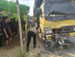Pengendara Honda Revo Tewas Usai Tabrakan dengan Truk di Belitang Hilir