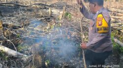 Respon Cepat Cegah Karhutla Personil Polsubsektor Sungai Melayu Rayak Lakukan Groundcheck Titik Api