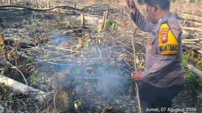 Respon Cepat Cegah Karhutla Personil Polsubsektor Sungai Melayu Rayak Lakukan Groundcheck Titik Api