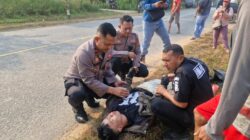 Laka Lantas, Kapolres Melawi Bantu Angkat Korban