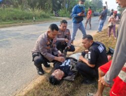 Laka Lantas, Kapolres Melawi Bantu Angkat Korban