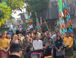 Mewakili Kapolres Ketapang, Kapolsek Benua Kayong Hadiri Kegiatan Robo-Robo Di Tepian Sungai Pawan